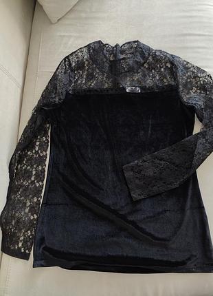 Оксамитова чорна блузка з мереживом
