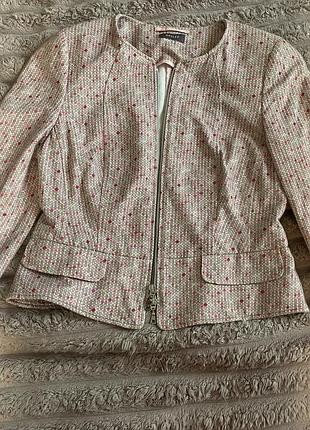 Піджак , бежевий крапочка рожева, кофтинка с