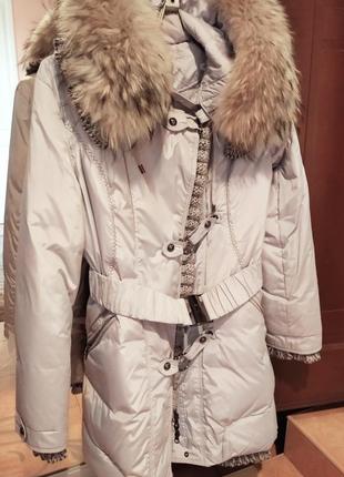 Пуховик(перо)с капюшоном из натурального меха snow beauty