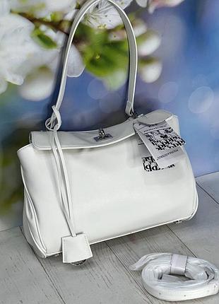 Кожаная сумка в стиле бренда, на застежке