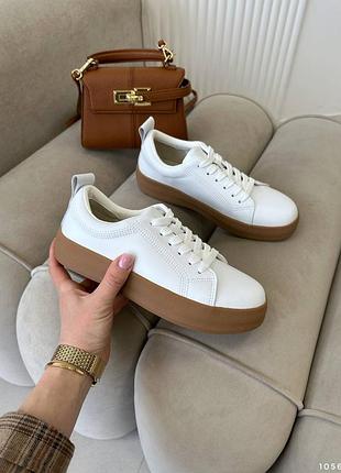 Женские белые кожаные кеды