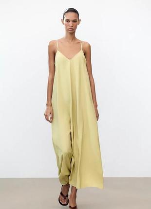 Струме плаття середньої довжини