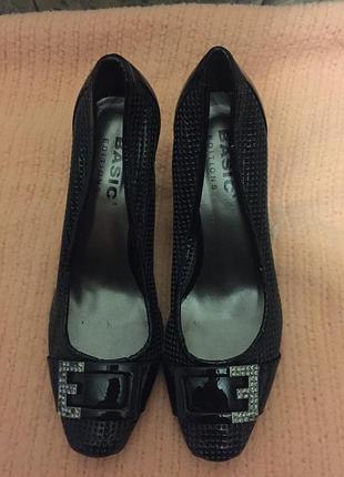 Туфлі на підборах