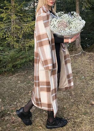 Стильне пальто під пояс