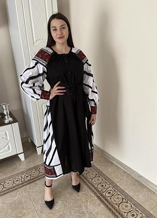 Вышитое платье