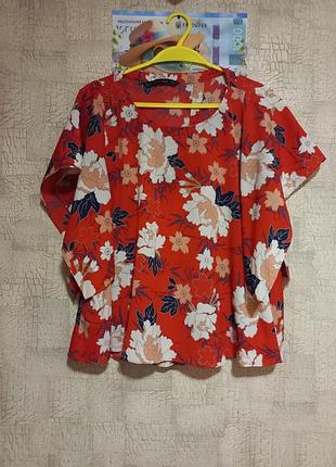 Яркая женская блузка от zara оригинального кроя.