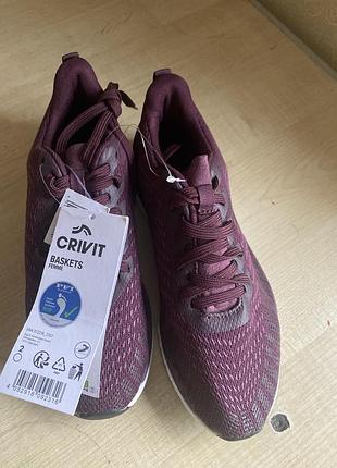 Кроссовки женккие