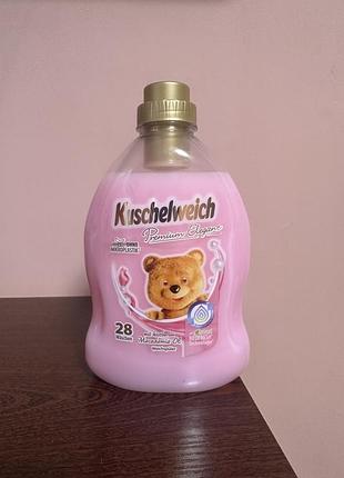 Кондиціонер - ополіскувач для білизни з олією макадамії kuschelweich macadamia-ol