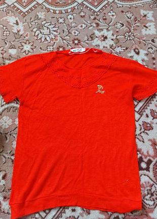 Футболка яскрава