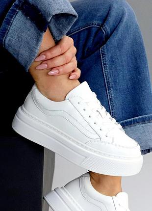 Натуральные кожаные белые кеды - кроссовки на высокой подошве