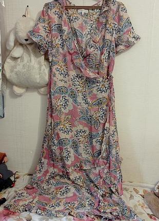 Довга сукня з запахом. віскоза.