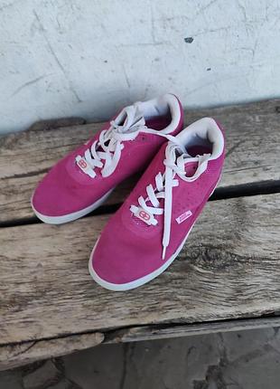 Кроссовки яркий цвет