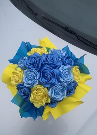 Розы из атласных лент