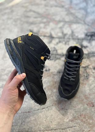 Легкі високі кросівки jack wolfskin