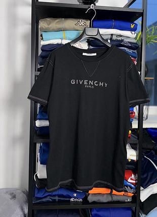 Футболка givenchy