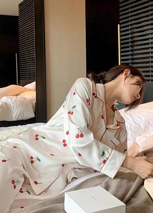 Піжама з принтом вишеньки сорочка та штани