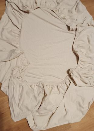 Бежевый наматрасник простынь на резинке 100-110*200