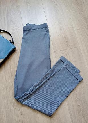 Стильные брюки в гусиную лапку