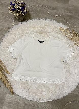 Укороченная футболка с цветками