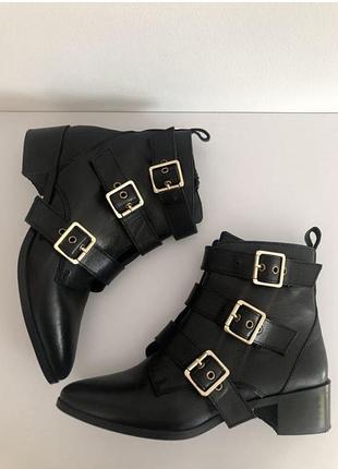 Черевики натуральна шкіра чорні з пряжками carvela розмір 37