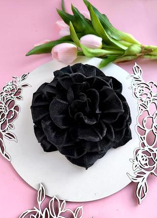 Оксамитова троянда брошка