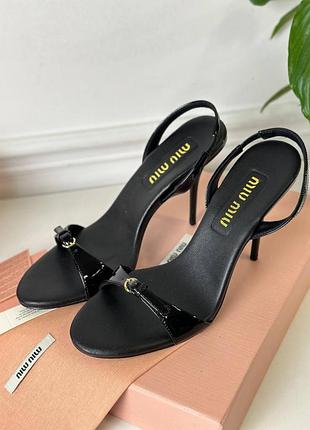 Босоножки женские кожаные черные лаковые на высоком каблуке шпильке нарядные вечерние