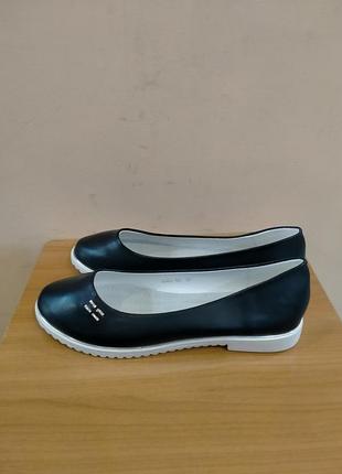 Балеткие женские черные с белой подошвой.с-8504.
размеры:36;37;38;39;41