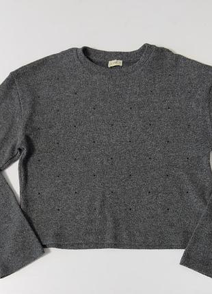 Серый мягкий свитер со стразами