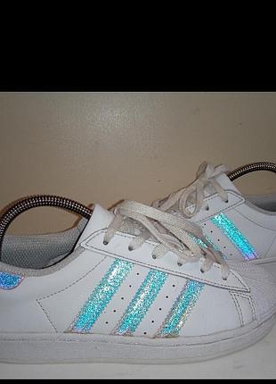 Брендові шкіряні кросівки adidas..