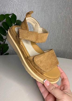 Стильные босоножки