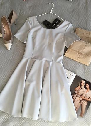 Новое стильное платье в сером цвете