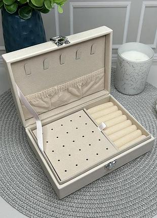 Шкатулка для зберігання прикрас бежева 17x12x5,5 см компактний органайзер для ювелірних виробів