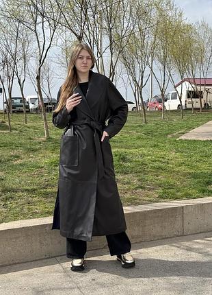 Натуральный кожаный плащ: женский длинный кожаный тренч. демисезонный натуральный плащ. красивый ворот. двубортный плащ с накладными карманами