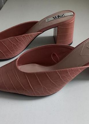 Нові шикарні фірмові шльопанці сабо zara 41р