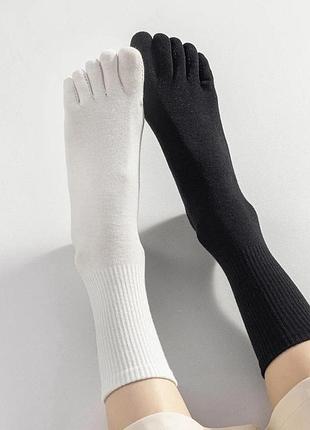 Высокие черные носки с отдельными пальцами