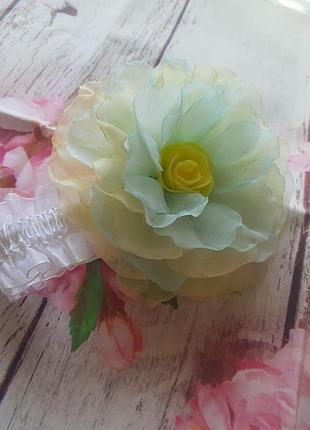 Прикраса для маленьких принцес пов'язка-резиночка з ніжною жовто-блакитною квіткою 13см, ручна робот