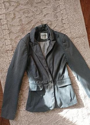 Жіночий піджак pull&bear