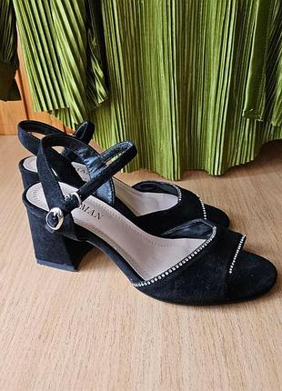 Стильные черные босоножки из натуральной замши sharman