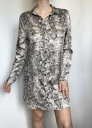 Атласное платье рубашка в змеиный принт i saw it first