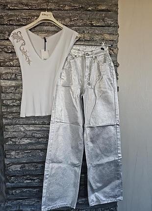 Стильные широкие серебряные джинсы