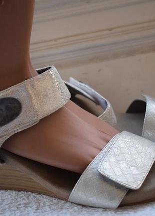 Босоножки сандали сандалии на танкетке hobbs fashion р. 42 27 см