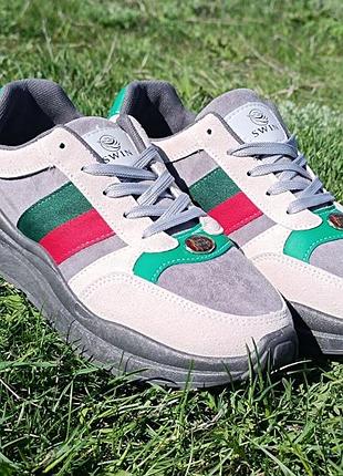 Модные женские кроссовки 2025