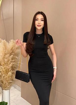 Длинное облегающее платье