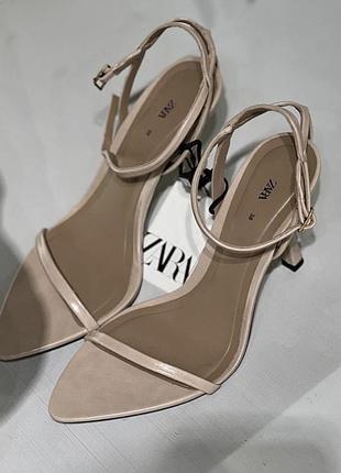 Босоніжки від zara