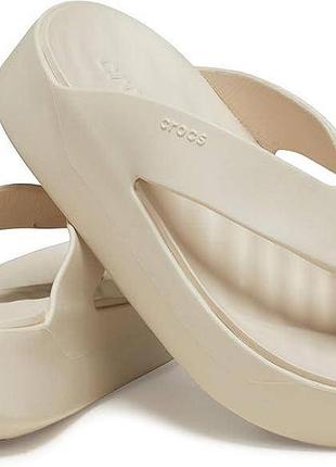 Crocs getaway platform flip-flops вьетнамки женские на платформе крокс бежевые.