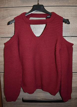 Бордовый свитер с вырезами