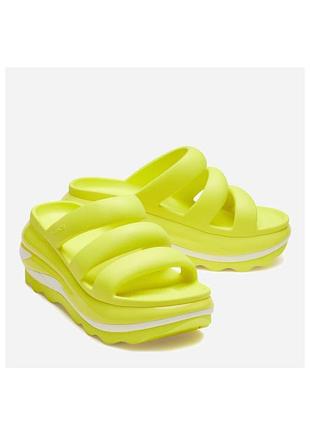Crocs шльопанці крокси на платформі жіночі mega crush triple strap