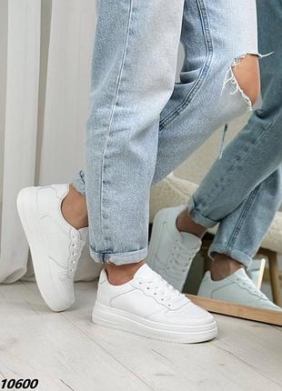 Кроссовки женские