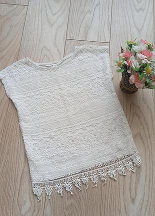 Літня біла мереживна блуза