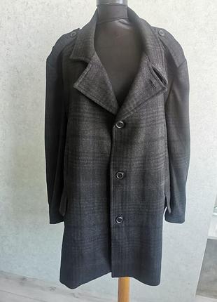 Мужское полушерстяное пальто.